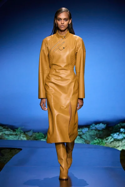 Look 11